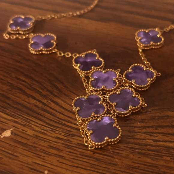 Gold and Purple Clover Necklace - 18K Gold-Plated Chain - Length 18" - Van Cleef - Picture 3 of 3
